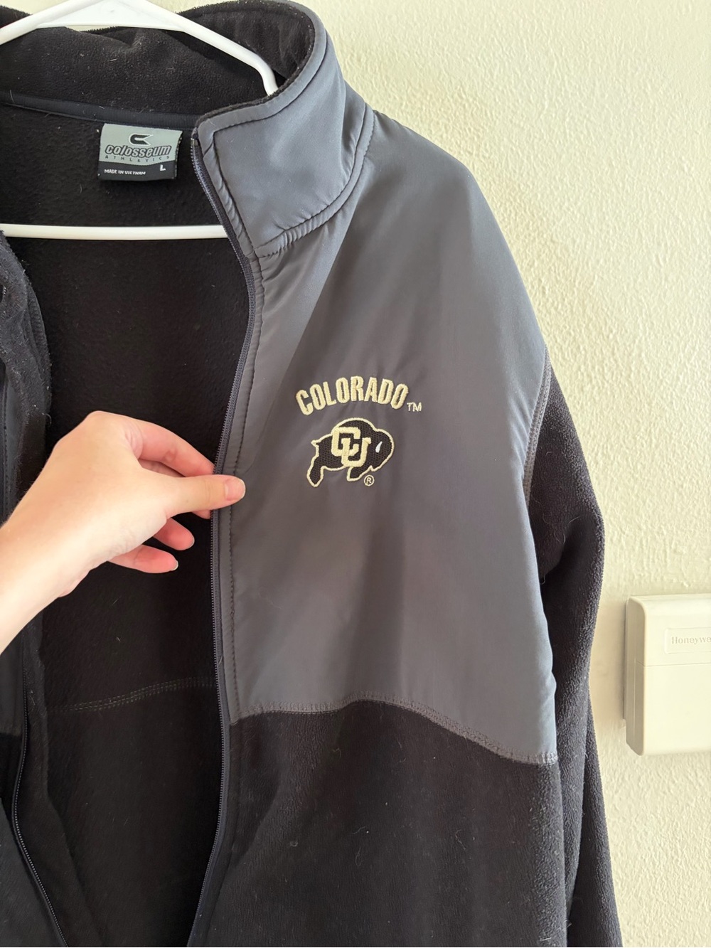Colosseum Men’s Colorado Fleece Jacket in Black and Gray